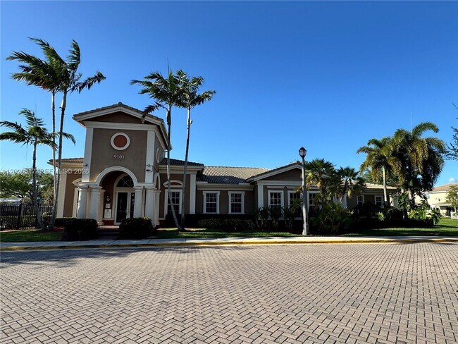 Building Photo - 5819 Hampton Hills Blvd