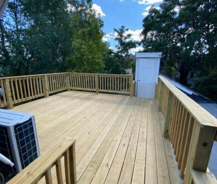 Building Photo - 2033 Maple Ave