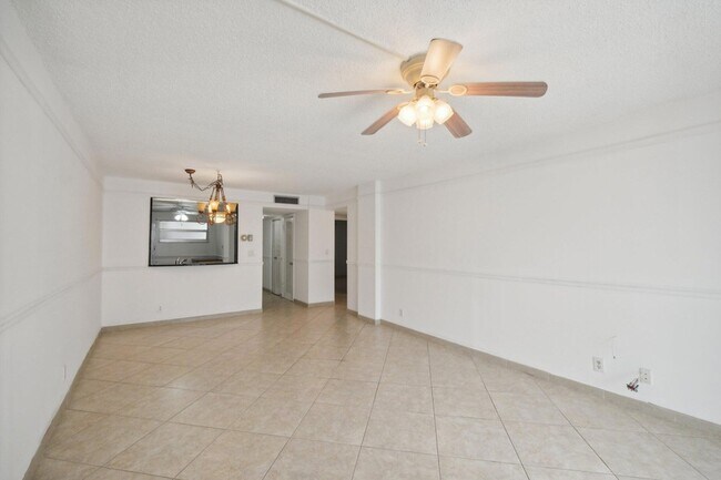 Building Photo - 3580 S Ocean Blvd