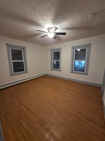 Building Photo - 661 Millbury St