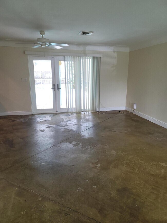 Building Photo - 1680 NE 34th Lane B Oakland Park Fl 33334