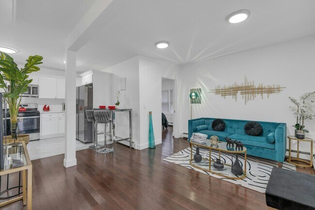 Building Photo - 196 2nd St