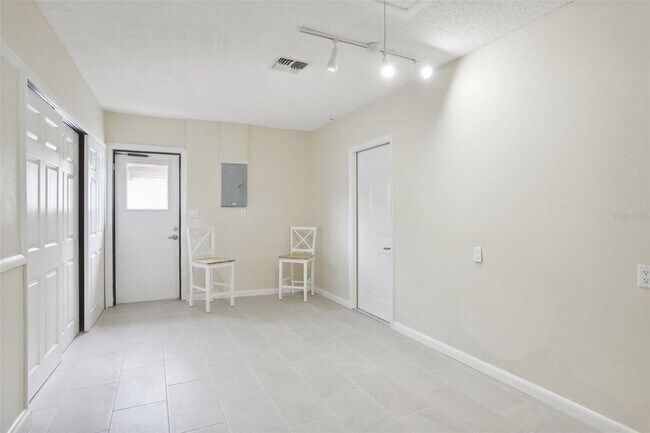 Building Photo - 7698 Cardiff Ct N