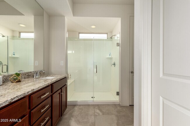 Building Photo - 3521 E Tina Dr