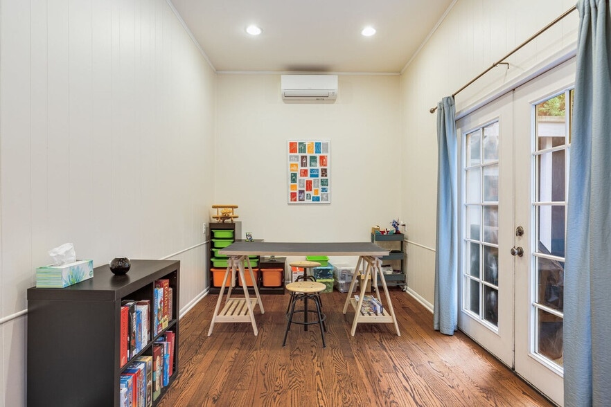 Building Photo - 3177 NE 84th St