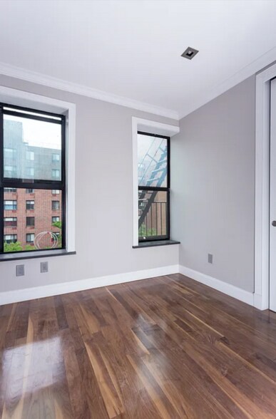 Primary Photo - E. 116th St, 5th Ave