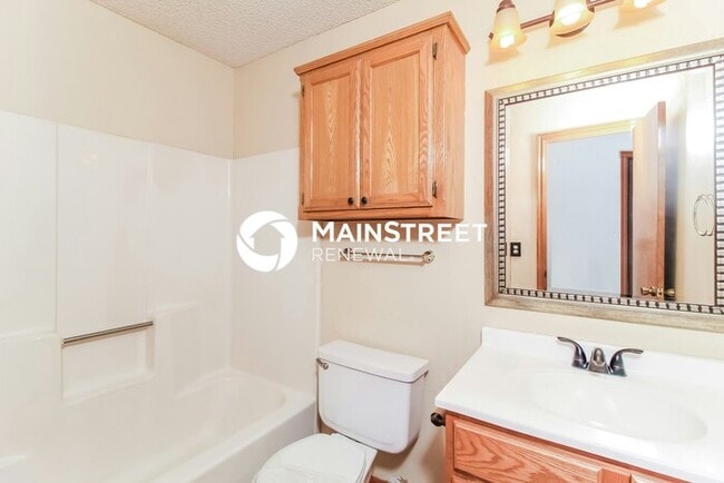 Building Photo - 3 Bedroom Pet-Friendly Home in MOORE, OK with Main Street Renewal