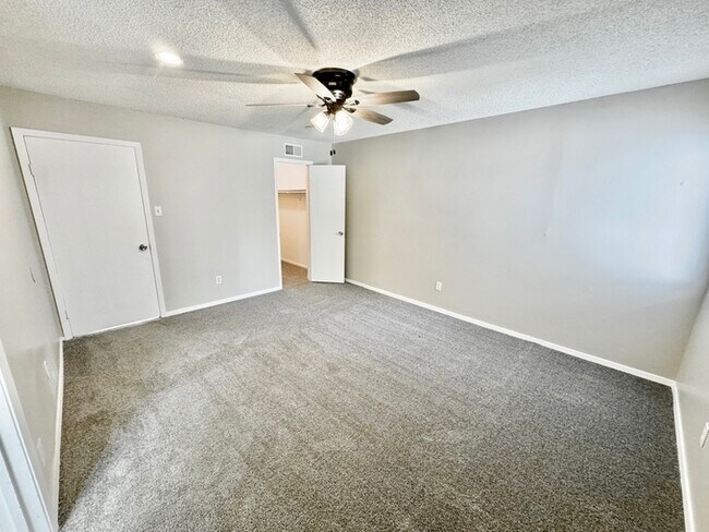 Building Photo - 4627 Buffer Dr