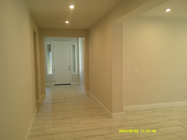 Building Photo - 700 Jasmine Ct