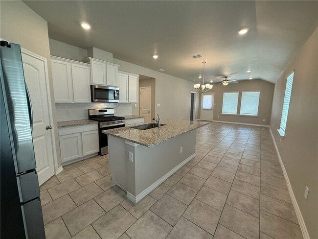 Building Photo - 7637 Bullrider Dr