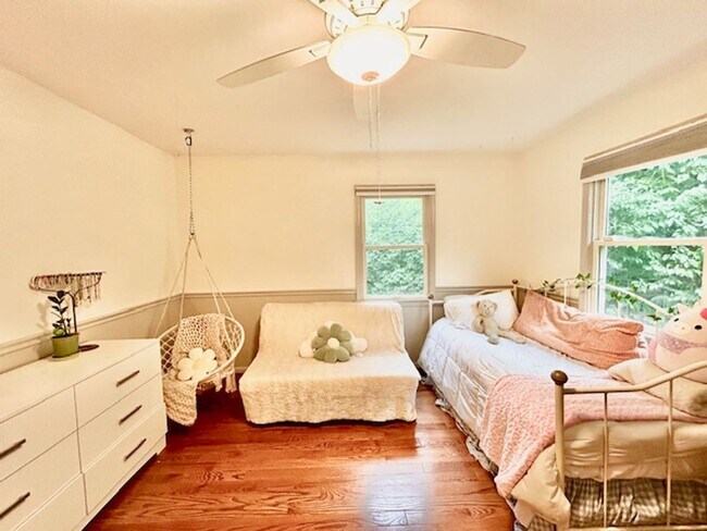 Building Photo - Beautifully renovated 4BR/3BA rambler with wraparound porch and garage