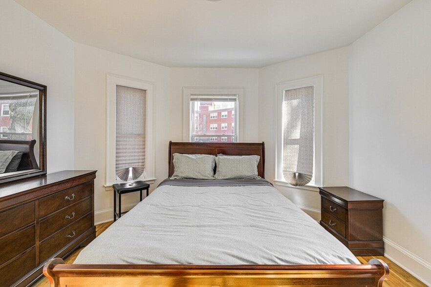 Building Photo - 139-141 Putnam Avenue-SI ID1385916P