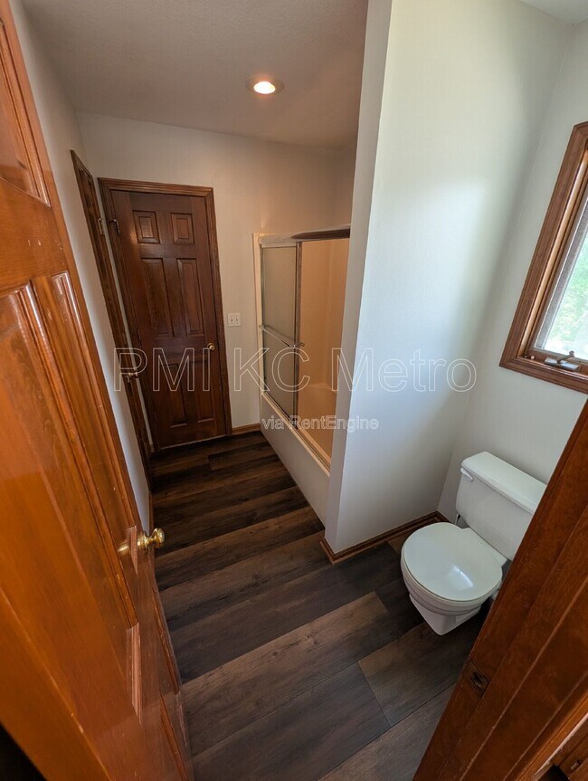 Building Photo - 3905 SW 14 St Ct