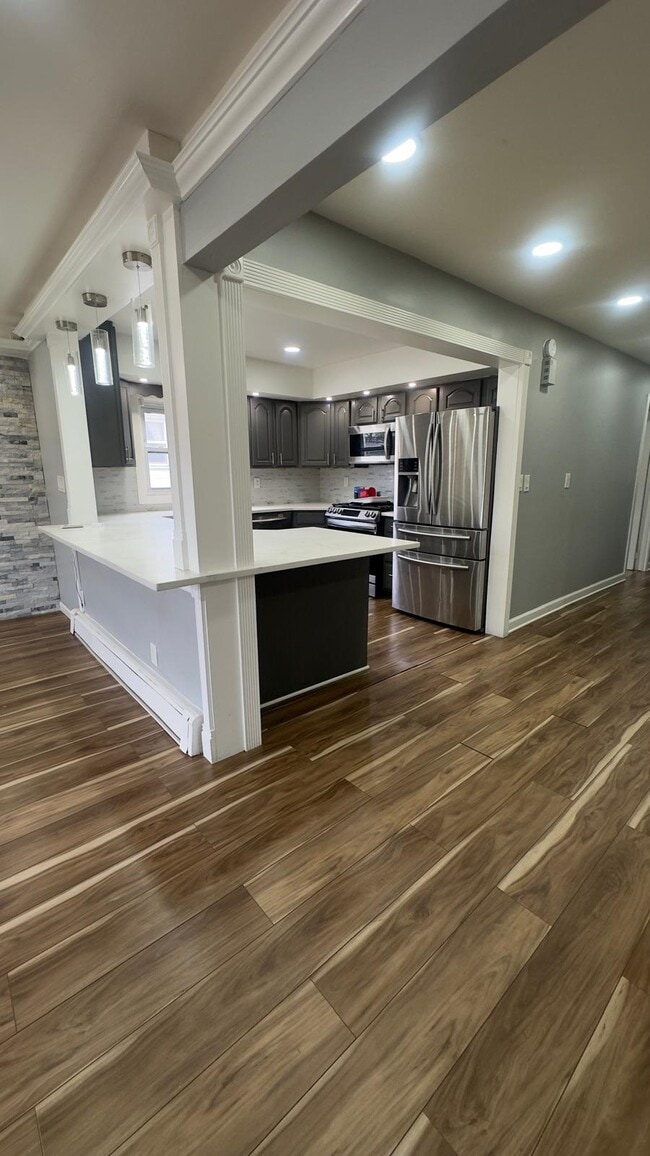 Building Photo - 728 Liberty Ave