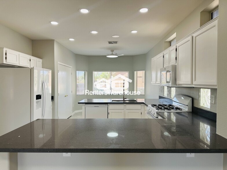 Building Photo - 14107 W Wagon Wheel Dr