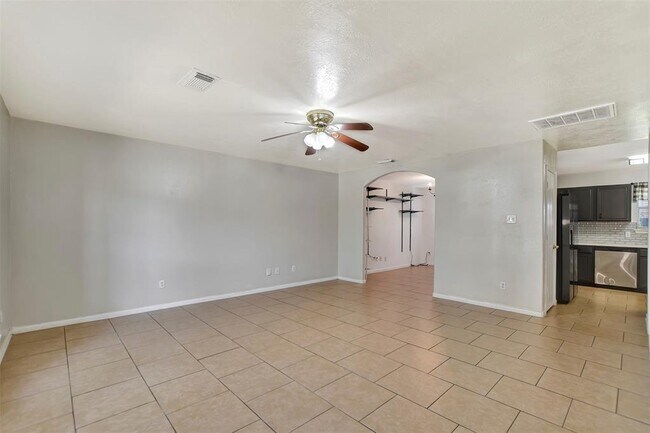 Building Photo - 1811 Adobe Falls Dr
