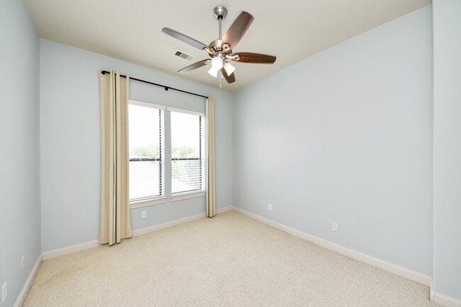 Building Photo - 5617 Kiam St