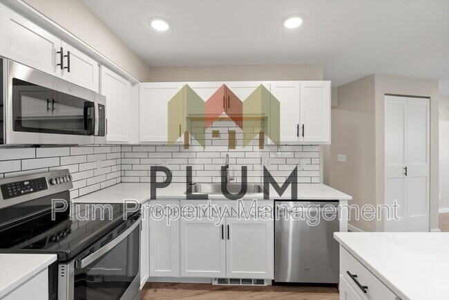 Building Photo - 705 Cleveland St