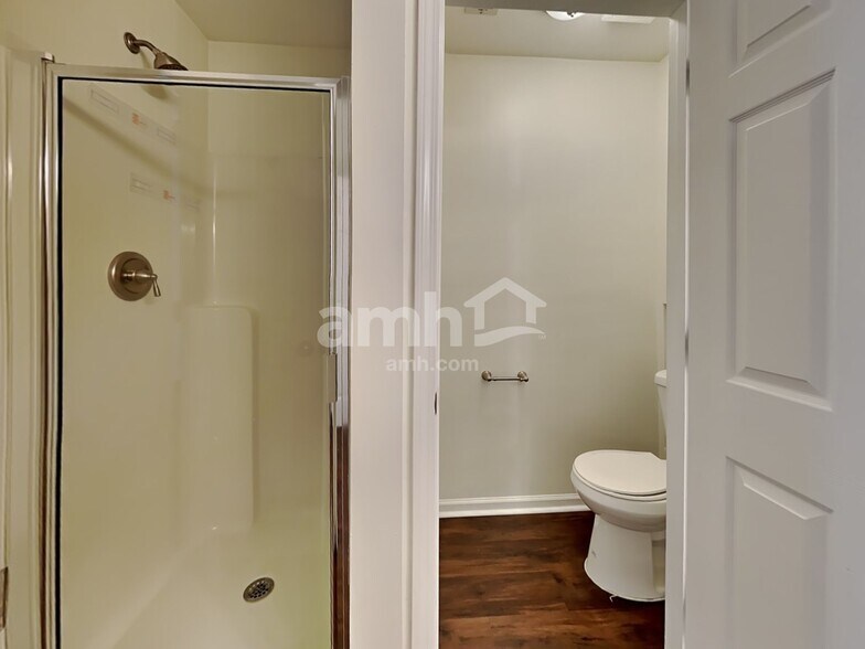 Building Photo - 408 Fairlawn Dr