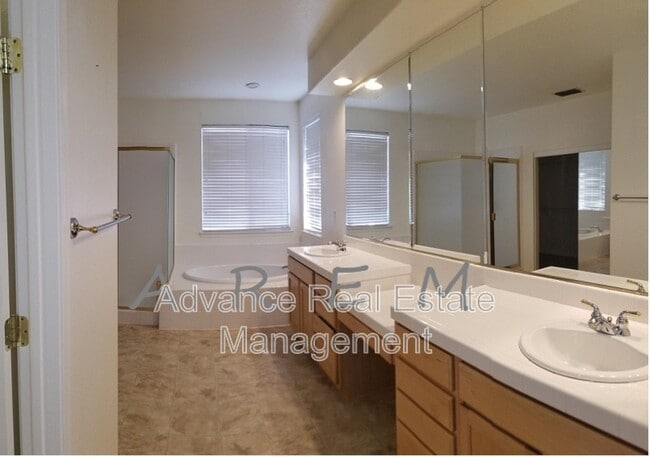 Building Photo - 6836 Cherry Ridge Cir
