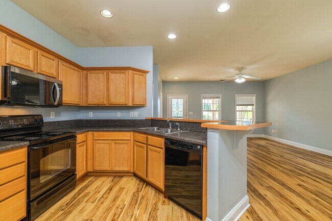 Building Photo - 121 Hatleyberry St