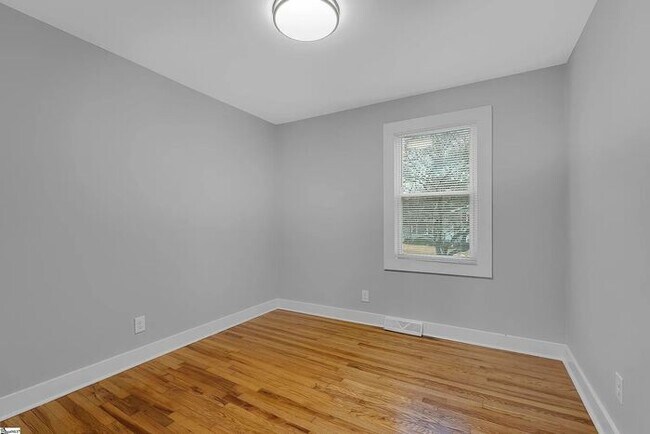 Building Photo - A 4-bedroom GEM!!