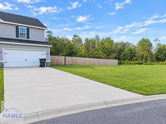 Building Photo - 465 Huntington Dr