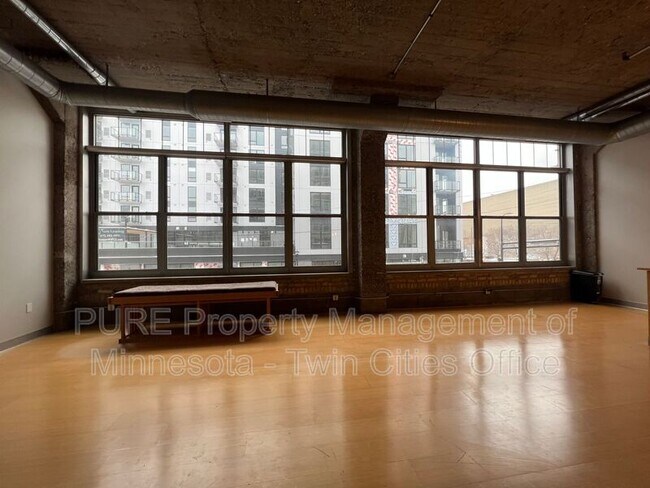 Building Photo - 521 S 7th St