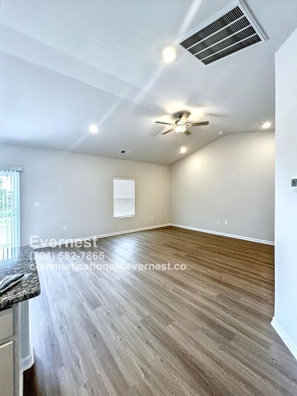 Building Photo - 129 Lightning Dr