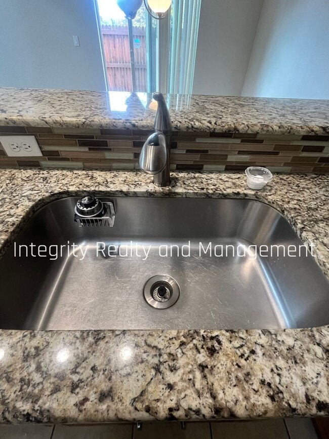 Building Photo - 4001 E 16th Ave