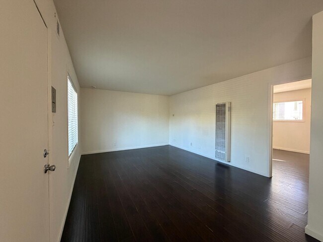 Building Photo - 3232 14th Ave