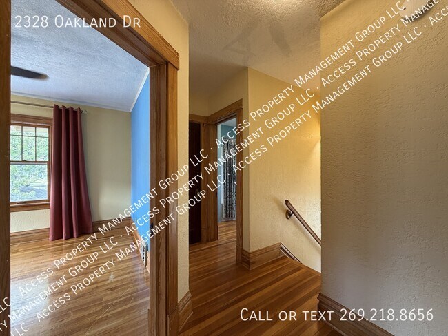 Building Photo - 2328 Oakland Dr