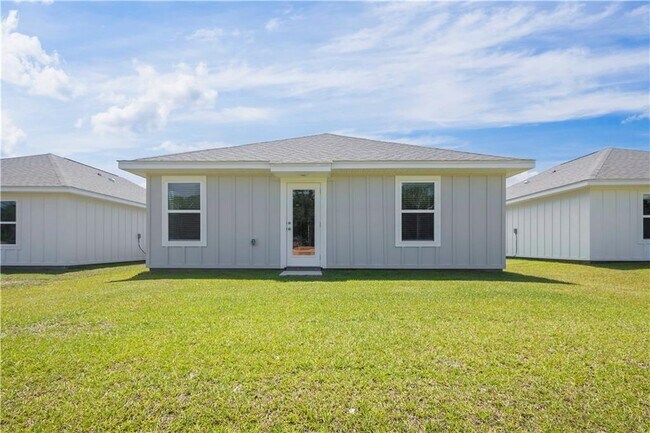 Building Photo - 1172 Sweet Laurel St