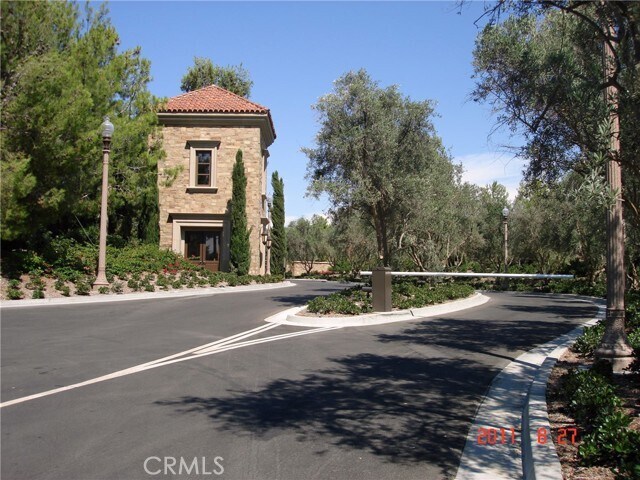 Building Photo - 81 Cipresso