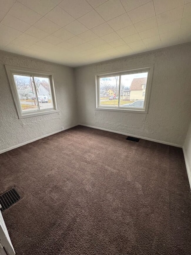 Building Photo - 1408 Eckart St