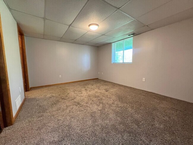 Building Photo - Spacious 3BR Duplex with Finished Basement & 2-Car Garage in Otsego