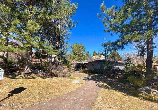 Building Photo - 2795 Lakeridge Terrace W