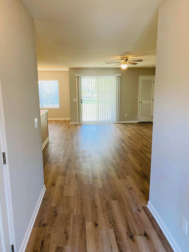 Building Photo - 2918 Mulberry Ln