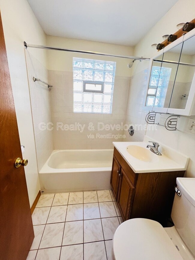 Building Photo - 12870 S Green St