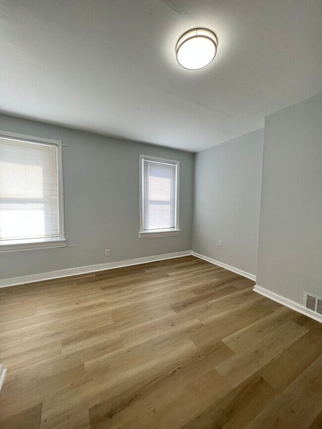 Building Photo - 2Bd/ 1Bth House!! SECTION 8 ONLY!!