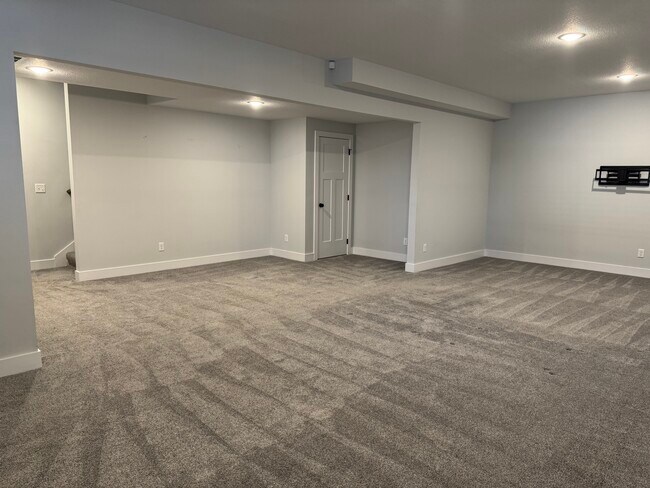 Building Photo - Oak Grove