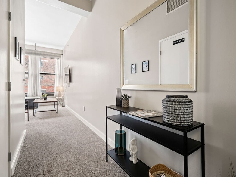 Building Photo - 1211 W 9th St