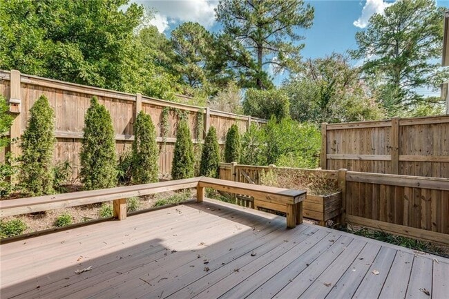 Building Photo - 1265 Linden Ct