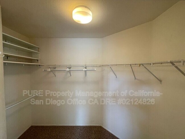 Building Photo - 2203 Willow Creek Cir