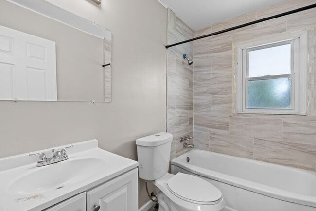Building Photo - Beautifully Updated Ranch with large back ...