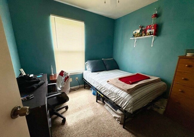 Building Photo - Spacious Townhouse in Blacksburg, VA.