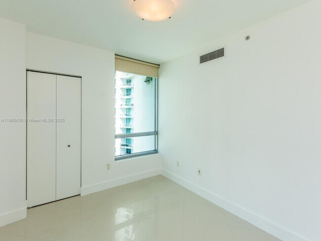 Building Photo - 350 S Miami Ave