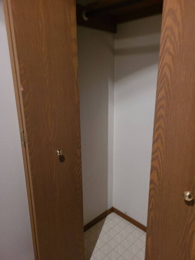 Building Photo - 1306-1308 Shaker Pl