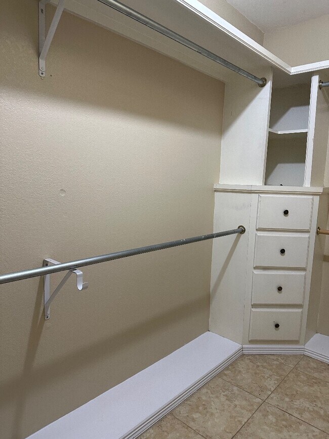 Building Photo - 4007 Zuley St