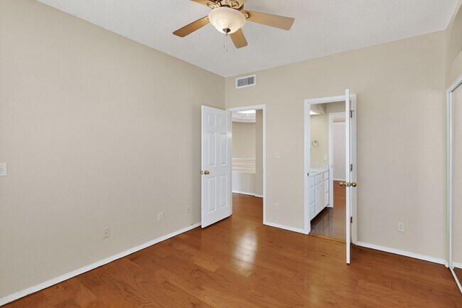 Building Photo - 6017 Ojo De Agua Dr